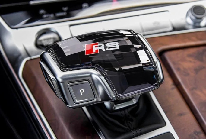 kryt-hlavice-radiacej-paky-audi-crystal-a6-a7-q8-big-1