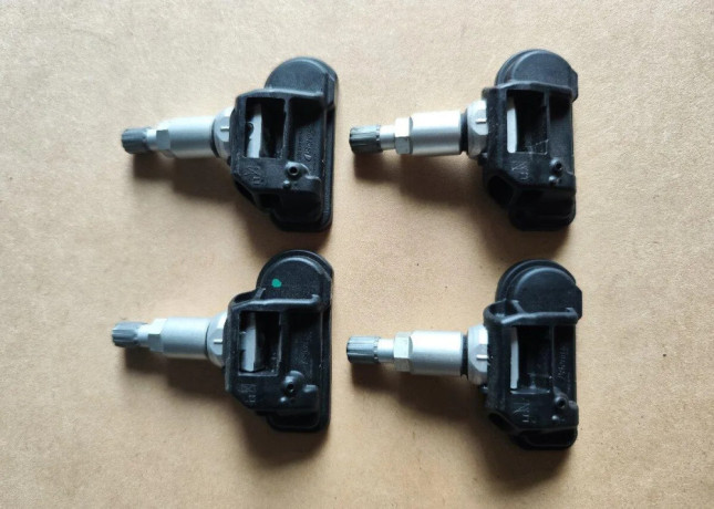 snimace-tlaku-tpms-mercedes-kovove-ventily-big-0