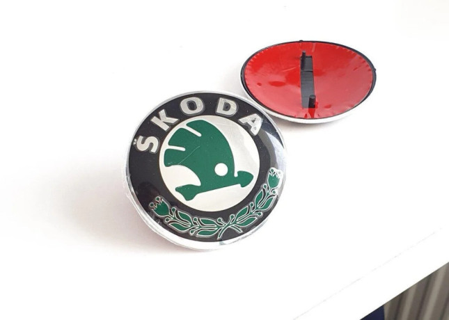 znak-skoda-88-mm-89-mm-predny-zadny-big-0