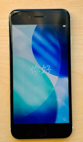 predam-iphone-se-2020-128gb-vo-vybornom-stave-big-0