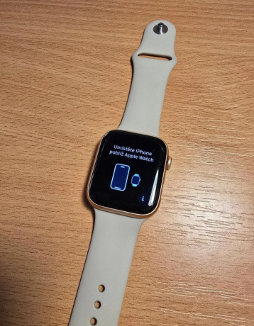 apple-watch-se-1-gen-44mm-gold-aluminium-big-1