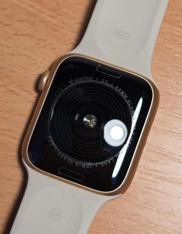 apple-watch-se-1-gen-44mm-gold-aluminium-big-2