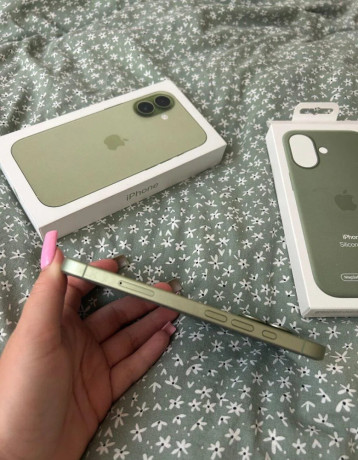 iphone-17-sage-green-big-3