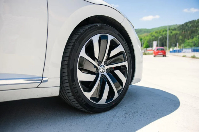 volkswagen-arteon-20-tdi-scr-bmt-r-line-dsg-110kw150hp-a7-big-1