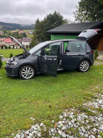 volkswagen-golf-sportsvan-16-tdi-85kw-big-1