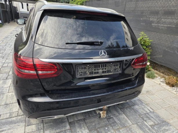 mercedes-benz-c-trieda-20-d-amg-packet-big-2