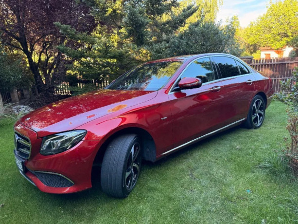 mercedes-benz-e-trieda-d-220-4-matic-sportline-big-1