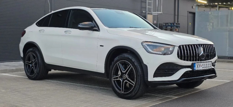 mercedes-benz-glc-kupe-300de-amgnight-packet-big-3