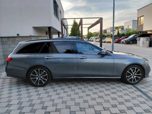 mercedes-benz-e-trieda-kombi-e-220-cdi-at-night-paket-big-3