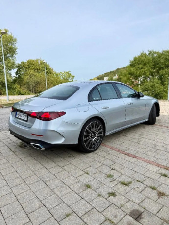 mercedes-benz-e-trieda-220d-4-matic-amg-line-big-3