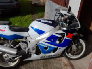 suzuki-gsxr-750-srad