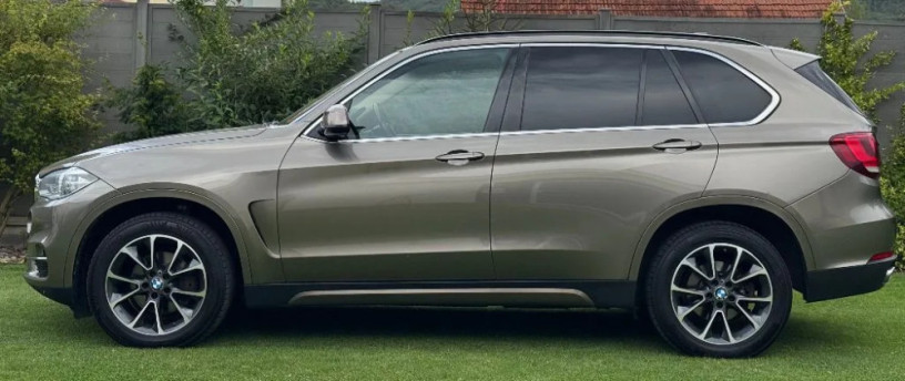 bmw-x5-xdrive30d-1-majitel-bmw-servis-bohata-vybava-big-3