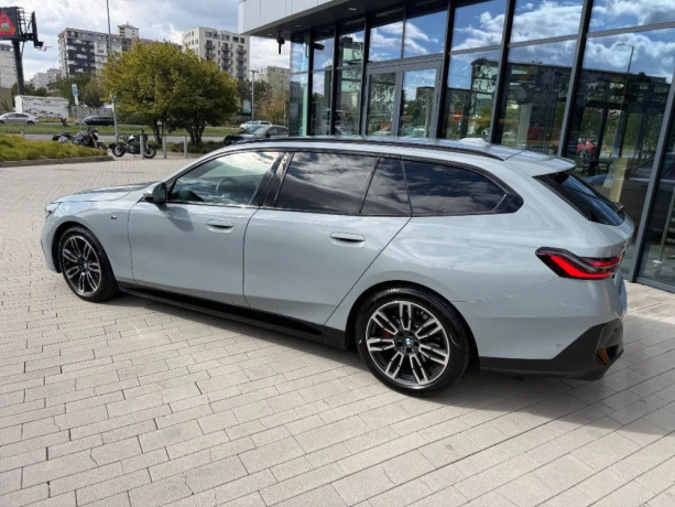 bmw-rad-5-touring-540d-xdrive-v-zaruke-big-3