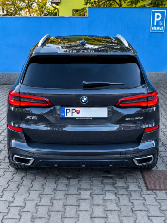 bmw-x5-sport-xdrive30d-big-3