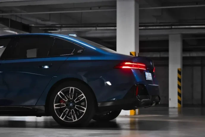 bmw-rad-5-550e-xdrive-big-0