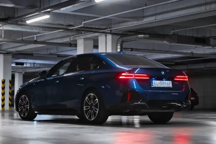 bmw-rad-5-550e-xdrive-big-1