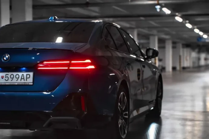 bmw-rad-5-550e-xdrive-big-3
