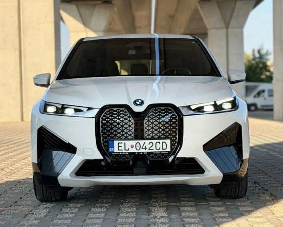 bmw-ix-40-xdrive-zaruka-soh-98-big-2