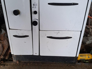 stary-biely-sporak-na-tuhe-palivo