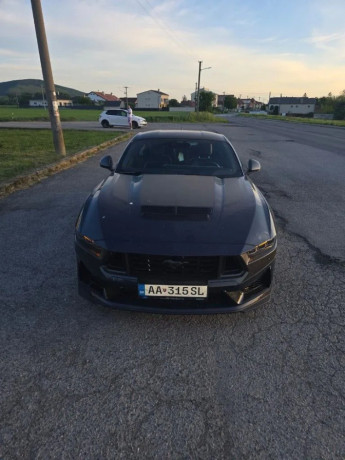 ford-mustang-dark-horse-big-2