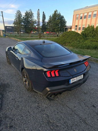 ford-mustang-dark-horse-big-1