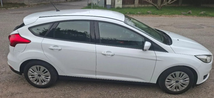 ford-focus-16-duratec-ti-vct-classic-x-77kw105hp-m5-big-2