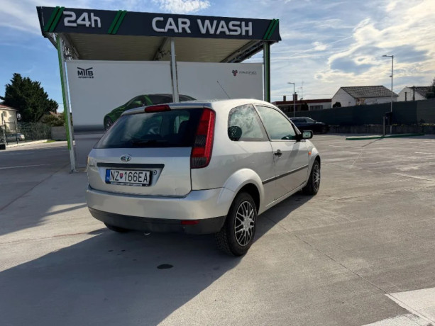 ford-fiesta-13i-klimatizacia-2005-51kw70hp-m5-big-2