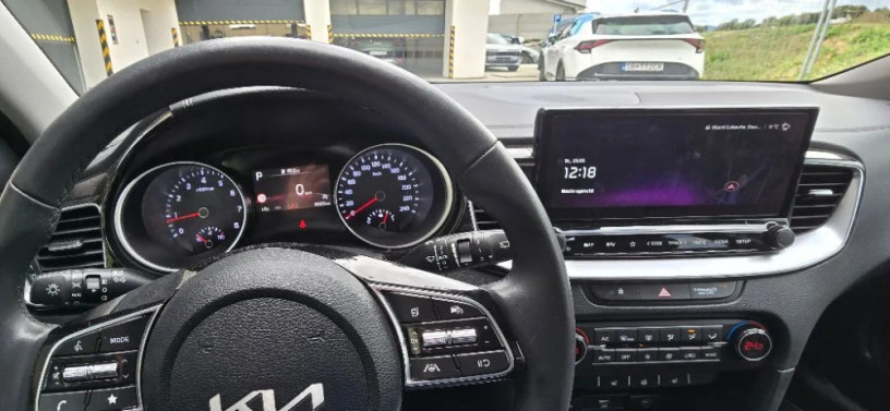 kia-ceed-sw-ceed-sw-15-t-gdi-gold-at-103kw140hp-a7-big-0