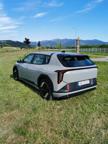 kia-ev4-kia-ev4-light-150kw-814-kwh-257-km-big-1