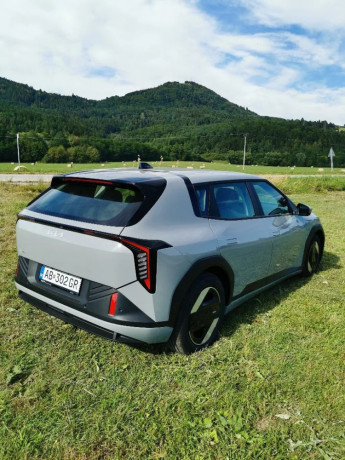 kia-ev4-kia-ev4-light-150kw-814-kwh-257-km-big-3