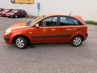 kia-rio-14-lx-plus-71kw96hp-m5