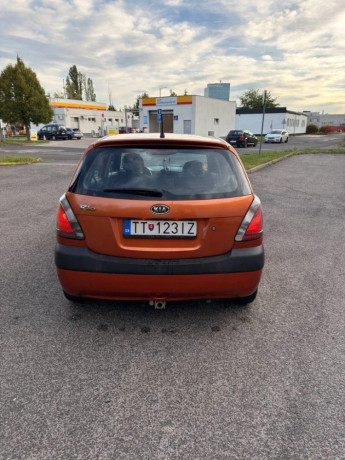 kia-rio-14-lx-plus-71kw96hp-m5-big-2