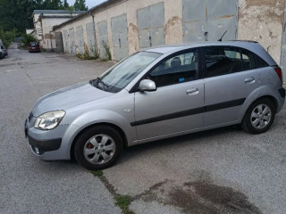 kia-rio-14-sporty-edition-71kw96hp-m5