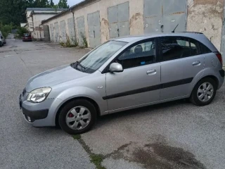 kia-rio-14-sporty-edition-71kw96hp-m5