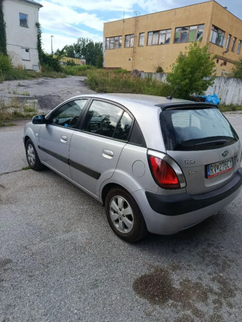 kia-rio-14-sporty-edition-71kw96hp-m5-big-3