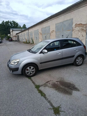 kia-rio-14-sporty-edition-71kw96hp-m5-big-0