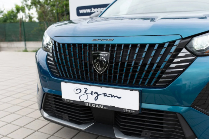 peugeot-2008-e-allure-54kwh-115kw-big-2