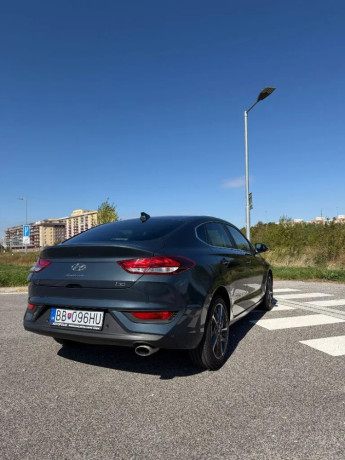 hyundai-i30-fastback-15-t-gdi-mhev-imt-family-118kw160hp-m6-big-3