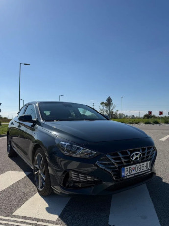 hyundai-i30-fastback-15-t-gdi-mhev-imt-family-118kw160hp-m6-big-1