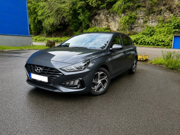 hyundai-i30-15i-cvvt-family-81kw110hp-m6-big-1