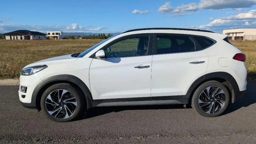 hyundai-tucson-20-crdi-premium-at-4x4-136kw185hp-a8-full-vybava-prislusenstvo-big-2