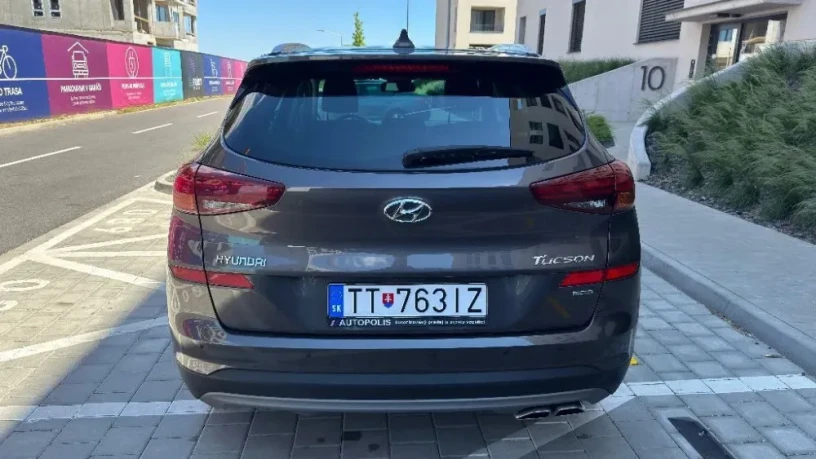 hyundai-tucson-20-crdi-4x4-premium-136kw-2majitel-zimne-r19-big-1