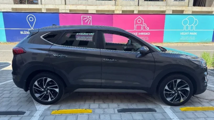 hyundai-tucson-20-crdi-4x4-premium-136kw-2majitel-zimne-r19-big-2