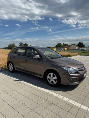 hyundai-i30-16-crdi-vgt-style-66kw90hp-m6-big-1