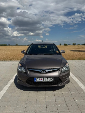 hyundai-i30-16-crdi-vgt-style-66kw90hp-m6-big-0