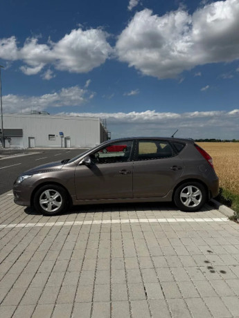 hyundai-i30-16-crdi-vgt-style-66kw90hp-m6-big-3