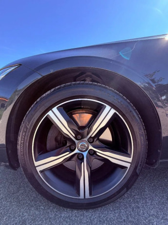 volvo-v90-d4-awd-r-design-140-kw-at8-119-tis-km-odpocet-dph-big-3