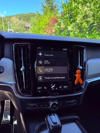 volvo-v90-d4-awd-r-design-140-kw-at8-119-tis-km-odpocet-dph-big-2