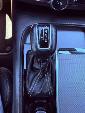 volvo-v90-d4-awd-r-design-140-kw-at8-119-tis-km-odpocet-dph-big-1