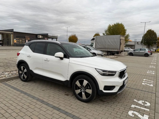 volvo-xc40-d3-momentum-at-110kw150hp-a8-big-1